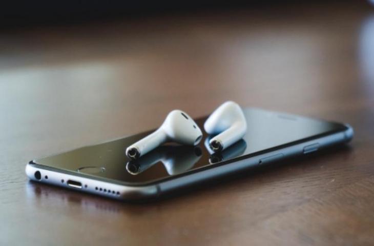Ilustrasi speaker HP. [Unsplash/Martin Sanchez]