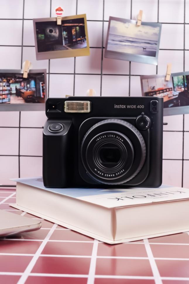 Fujifilm Rilis instax WIDE 400 JET BLACK. [Fujifilm]